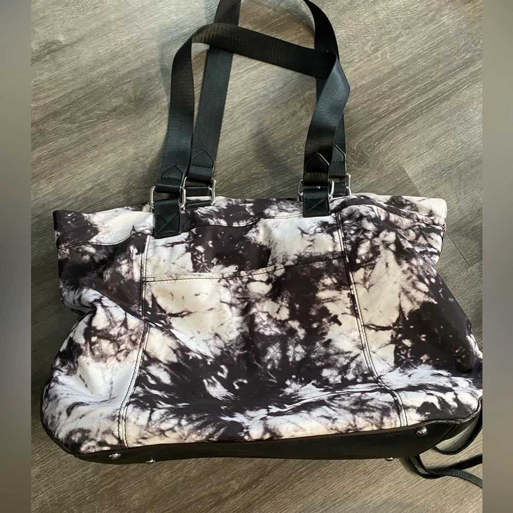 Aimee Kestenberg Lighten Up Vanilla Black/White Tie Dye Nylon Tote purse - Picture 2 of 9